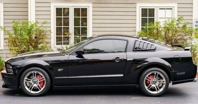 Ford Mustang  '2005