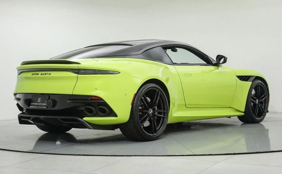 Aston Martin DBS  '2022